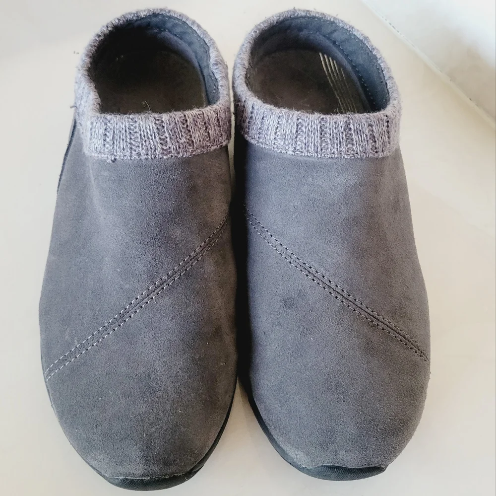 Vionic Arbor Water Resistant Suede Clog Womens Size - Picture 1 of 15